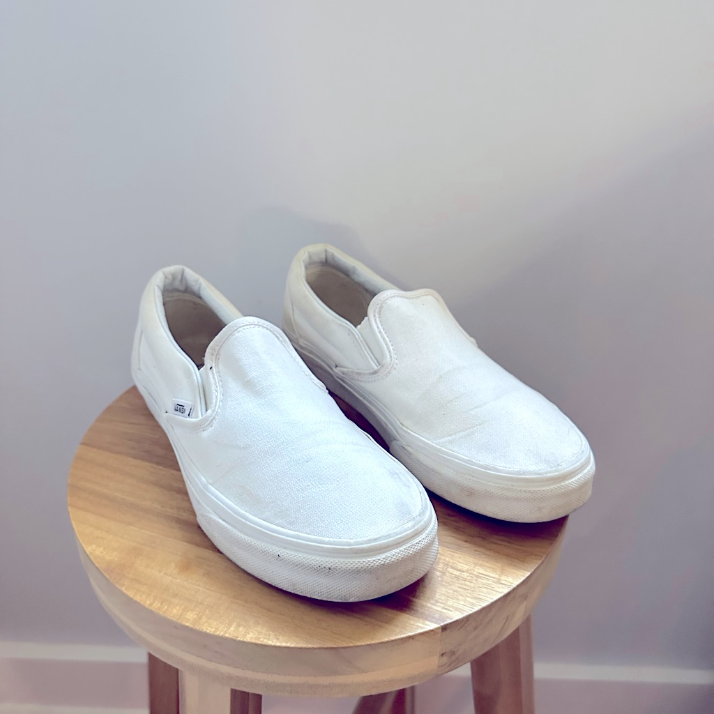 White Slip-On Vans Women’s 6.5 Men’s 5